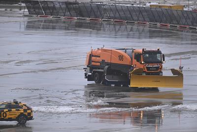 Eisregen am Stuttgarter Flughafen-stock-foto