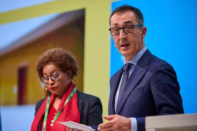 Oezdemir stellt neue Agrarstrategie fuer Afrika vor-stock-foto