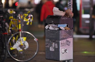 Tuebingen 18.12.2021 Die Stadt Tuebingen fuehrt am 1. Januar 2022 eine Steuer auf den Verkauf von Einwegverpackungen und-stock-foto