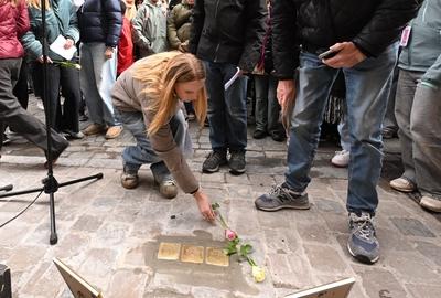 Installation Of New Stumbling Stones In Brussels-stock-foto