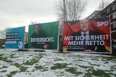 14.01.2025 Dortmund, Die Parteien haben ihre Plakataktionen begonnen. Plakate der SPD, CDU, FDP, Die Gr?nen, Volt und ML-stock-foto