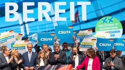 Kleiner Parteitag - Parteiausschuss - der CSU vor der Bundestagswahl 2025 in N?rnberg ? Markus S?der, CSU-Parteivorsitzender und Ministerpr?sident von Bayern; mit Friedrich Merz, Kanzlerkandidat und CDU-Vorsitzender - Mit Martin Huber (links) und Ale-stock-foto