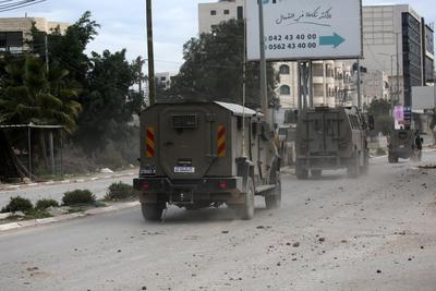 Israeli army continues its attacks in West Bank city of Jenin on the 2nd day,-stock-foto