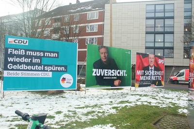 14.01.2025 Dortmund, Die Parteien haben ihre Plakataktionen begonnen. Plakate der SPD, CDU, FDP, Die Gr?nen, Volt und ML-stock-foto
