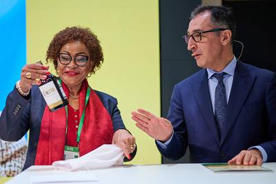 Oezdemir stellt neue Agrarstrategie fuer Afrika vor-stock-foto