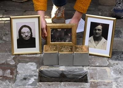 Installation Of New Stumbling Stones In Brussels-stock-foto