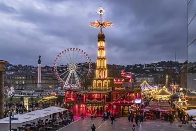 Stuttgarter Weihnachtsmarkt. Die traditionelle Veranstaltung lockt in der Weihnachtszeit j?hrlich mehr als 3,5 Millionen-stock-foto
