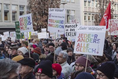 08.02.2025, Demonstration Nie wieder ist jetzt, N?rnberg: Unter dem Motto Auch bei der Bundestagswahl gilt: Nie wieder i-stock-foto