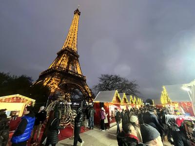 Eiffel Tower Christmas Market-stock-foto