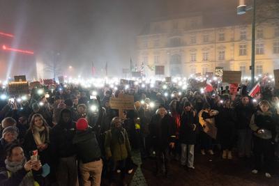 Demonstration gegen Rechtsextremismus und f?r Demokratie in Oldenburg, 01.02.2025-stock-foto