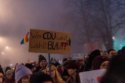 Demonstration gegen Rechtsextremismus und f?r Demokratie in Oldenburg, 01.02.2025-stock-foto