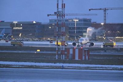 Eisregen am Stuttgarter Flughafen-stock-foto