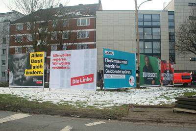 14.01.2025 Dortmund, Die Parteien haben ihre Plakataktionen begonnen. Plakate der SPD, CDU, FDP, Die Gr?nen, Volt und ML-stock-foto