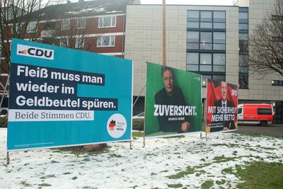 14.01.2025 Dortmund, Die Parteien haben ihre Plakataktionen begonnen. Plakate der SPD, CDU, FDP, Die Gr?nen, Volt und ML-stock-foto