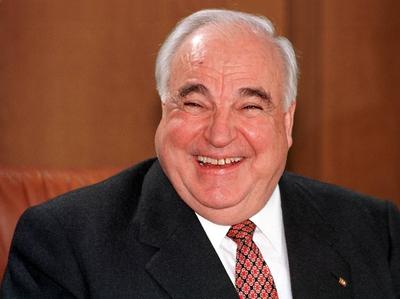 Bundeskanzler Helmut Kohl CDU lacht in der Kabinettssitzung Bonn den 17 12 1997 Bonn Deutschland-stock-foto