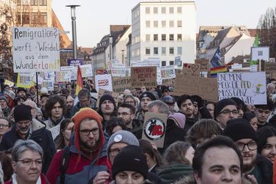 08.02.2025, Demonstration Nie wieder ist jetzt, N?rnberg: Unter dem Motto Auch bei der Bundestagswahl gilt: Nie wieder i-stock-foto