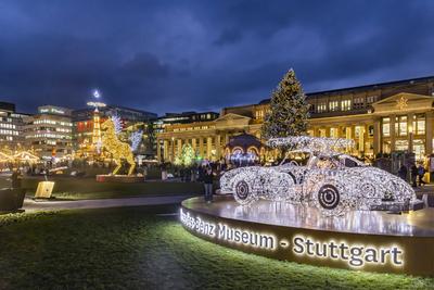 Stuttgarter Weihnachtsmarkt. Die traditionelle Veranstaltung lockt in der Weihnachtszeit j?hrlich mehr als 3,5 Millionen-stock-foto