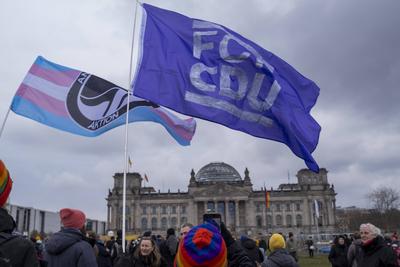 60.000 Menschen demonstrieren in Berlin gegen Asylpolitik von CDUCSU-stock-foto