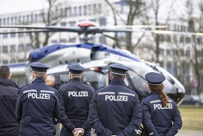 Pr?sentation neuer Polizeihubschrauber-stock-foto