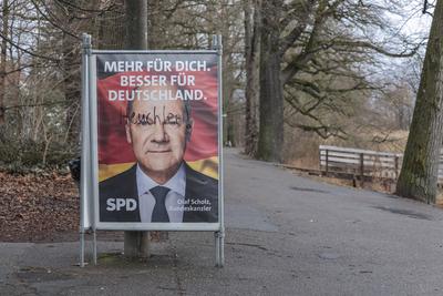 27.01.2025, Wahlplakate, N?rnberg: Wahlplakate zur Bundestagswahl 2025 in N?rnberg. Abgebildet ist ein Wahlplakat von Ol-stock-foto