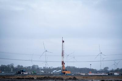 Blick auf das Baufeld der geplanten Batteriezellfabrik der Firma Northvolt bei Heide in Schleswig-Holstein nach Beantragung von Gl?ubigerschutz in den USA Ende Januar 2025-stock-foto