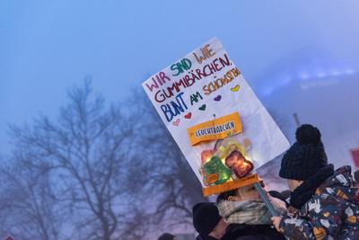 Demonstration gegen Rechtsextremismus und f?r Demokratie in Oldenburg, 01.02.2025-stock-foto