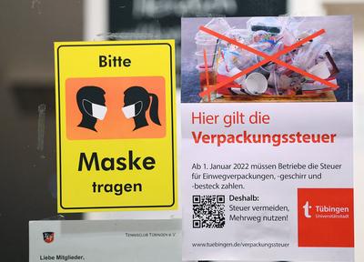 Tuebingen 18.12.2021 Die Stadt Tuebingen fuehrt am 1. Januar 2022 eine Steuer auf den Verkauf von Einwegverpackungen und-stock-foto