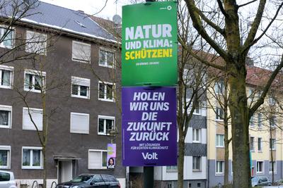14.01.2025 Dortmund, Die Parteien haben ihre Plakataktionen begonnen. Plakate der SPD, CDU, FDP, Die Gr?nen, Volt und ML-stock-foto