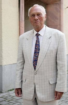 Bildnummer: 55377968  Datum: 19.05.2011  Copyright: imago/Sabine GudathBerlin / Lichtenberg . Fritz Streletz (Ex-Generaloberst der NVA) stellt das Buch Ohne Mauer h?tte es Krieg gegeben vor People Kultur Gesellschaft Pressetermin Buchpr?sentation Buch Pr?sentation Portr?t kbdig xdp 2011 hoch o0 ShootingBildnummer 55377968 Date 19 05 2011 Copyright Imago Sabine Gudath Berlin Lichtenberg Fritz Streletz Ex Colonel General the NVA , the Book without Wall would have it War given before Celebrities Culture Society Press call Book presentation Book Presentation Portrait Kbdig XDP 2011 vertical o0 Shooting-stock-foto
