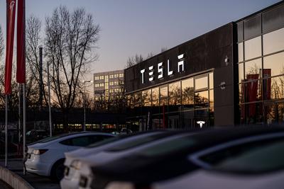 Tesla Autohaus in Teltow-stock-foto