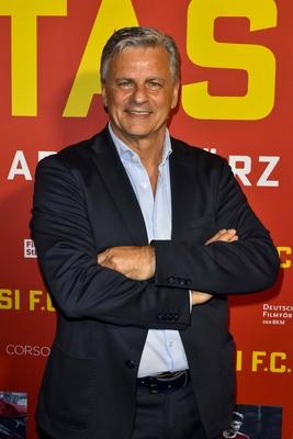 Falco Goetz ehemaliger deutscher Fu?ballspieler in der DDR beim BFC Dynamo auf dem roten Teppich bei der Kino Film Deutschlandpremiere Dokumentarfilm von Stasi FC im Kino Odeon am 25.03.2025 in Koeln NRW Deutschland *** Falco Goetz former German soccer player in the GDR at BFC Dynamo on the red carpet at the Kino Film Germany premiere documentary of Stasi FC at Kino Odeon on 25 03 2025 in Cologne NRW Germany-stock-photo