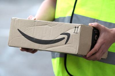 Winden Themenbild - Amazon, Paketzustellung, Paketanlieferung Amazon Prime, Prime, Logo Themenbild - Amazon, Paketzustel-stock-photo