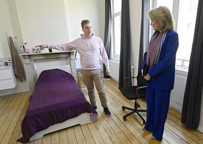 Queen Mathilde visits the Maison Auton'Home-stock-foto