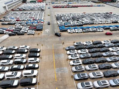 Lianyungang Port Vehicles Export-stock-foto