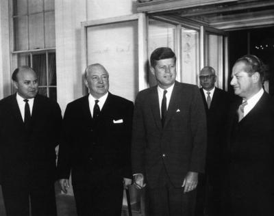 Luncheon in honor of Alfons Gorbach, Chancellor of Austria, 1:00PM. Chancellor of Austria, Dr. Alfons Gorbach, visits th-stock-foto