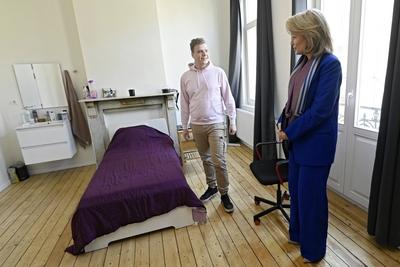 Queen Mathilde visits the Maison Auton'Home-stock-foto