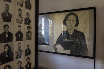 Cambodia: A former Khmer Rouge cadre and her child became victims of genocide in a Khmer Rouge purge (2016) The Tuol Sle-stock-foto