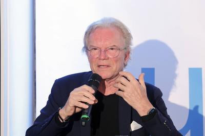 Charity-Talk, Unterhaltung am Meer zugunsten von UNICEF, Jubilaeum 20 Jahre Moderator und Saenger Wolfgang Lippert Timme-stock-photo