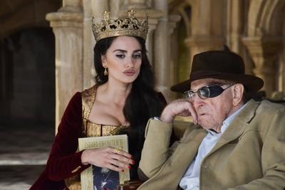 The Queen of Spain (2016) - filmstill The Queen of Spain (2016) (La reina de Espana) Penelope Cruz & Clive Revill - - --stock-foto