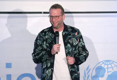 Charity-Talk, Unterhaltung am Meer zugunsten von UNICEF, Jubilaeum 20 Jahre Timmendorfer Strand *** Charity talk, entert-stock-photo