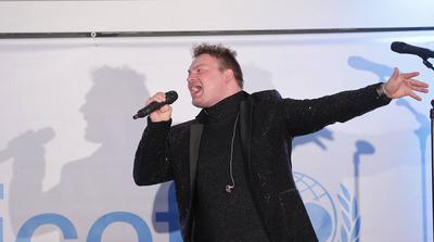 Charity-Talk, Unterhaltung am Meer zugunsten von UNICEF, Jubilaeum 20 Jahre, DSDS Gewinner 2024 Christian Jaehrig Timmen-stock-photo