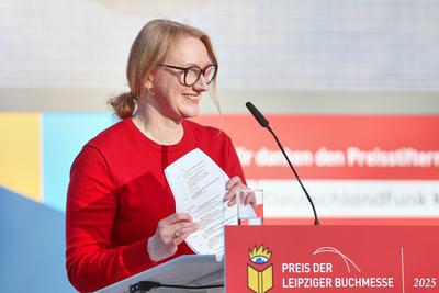 Leipzig, Sachsen, Deutschland, 27.03.2025: Messe: Preis der Leipziger Buchmesse: Kristine Bilkau wird in der Kategorie B-stock-foto
