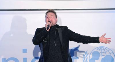 Charity-Talk, Unterhaltung am Meer zugunsten von UNICEF, Jubilaeum 20 Jahre, DSDS Gewinner 2024 Christian Jaehrig Timmen-stock-photo