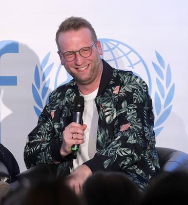 Charity-Talk, Unterhaltung am Meer zugunsten von UNICEF, Jubilaeum 20 Jahre Comedian Benni Stark Timmendorfer Strand ***-stock-photo
