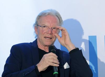 Charity-Talk, Unterhaltung am Meer zugunsten von UNICEF, Jubilaeum 20 Jahre Moderator und Saenger Wolfgang Lippert Timme-stock-photo