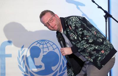 Charity-Talk, Unterhaltung am Meer zugunsten von UNICEF, Jubilaeum 20 Jahre Comedian Benni Stark Timmendorfer Strand ***-stock-foto
