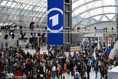 Leipziger Buchmesse, Book Fair Leipzig, Sachsen - vom 27.03. bis 30.03.2025. Literaturb?hne in der Glashalle, Logo von D-stock-foto