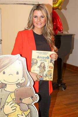 Hendrikje Balsmeyer liest aus ihrem neuen Buch Anouk-stock-foto