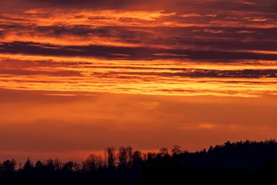 Feuerroter Abendhimmel in Baden-W?rttemberg-stock-foto