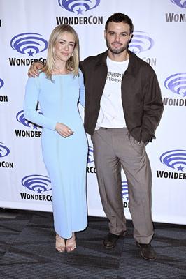 Melissa Roxburgh, Josh McKenzie-stock-foto